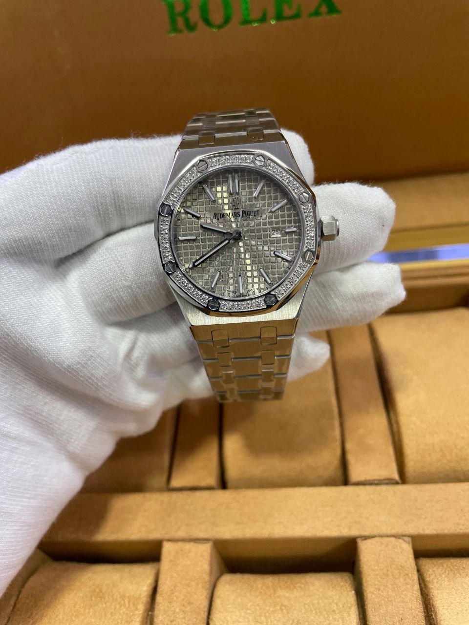 Audemars Piguet Royal Oak  avec lunette sertie de diamants