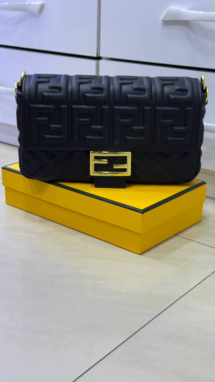 Fêndï Baguette
Sac noir