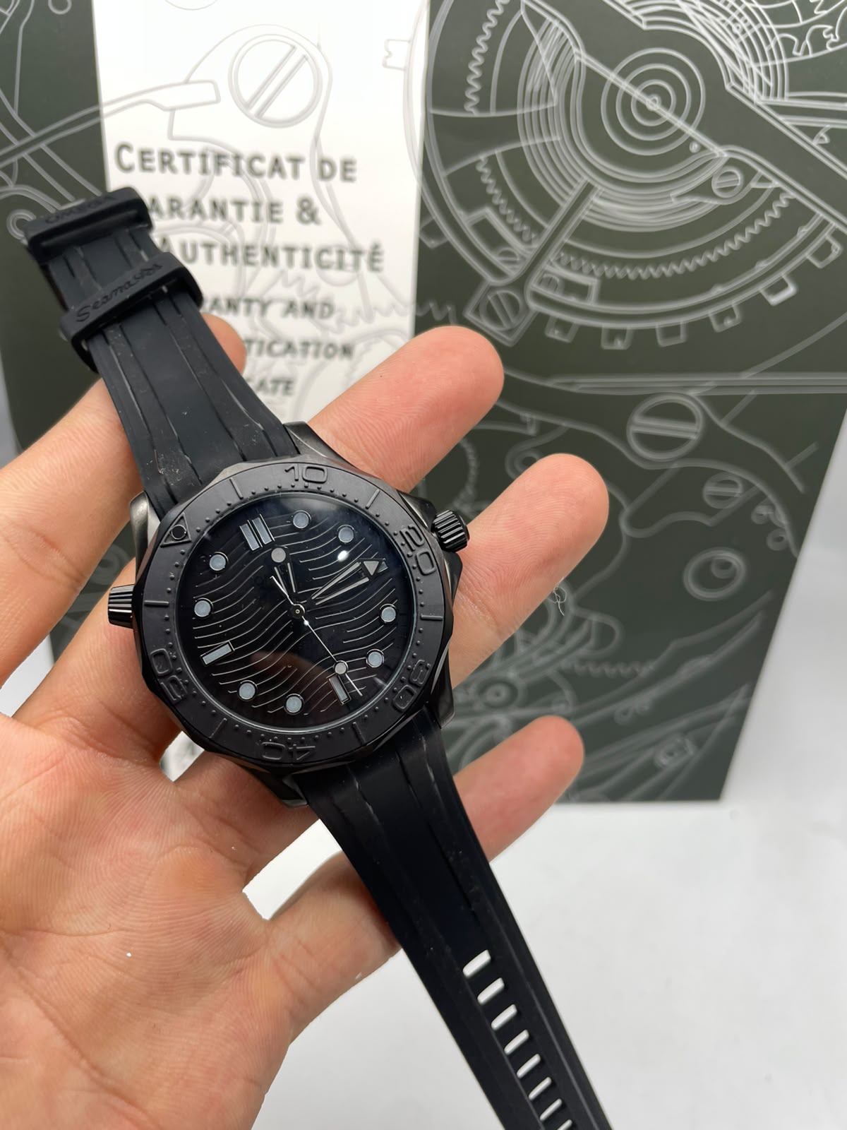 Montre Omega Seamaster Diver 300 Co-Axial Master Chronometer Céramique cadran noir bracelet caoutchouc noir 43,5 mm