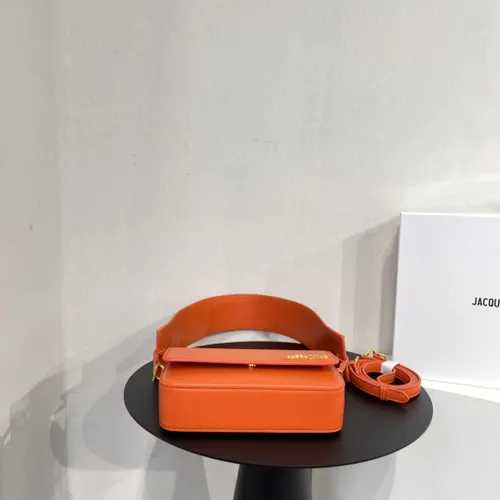 J@cquemus
Le Carinu shoulder bag