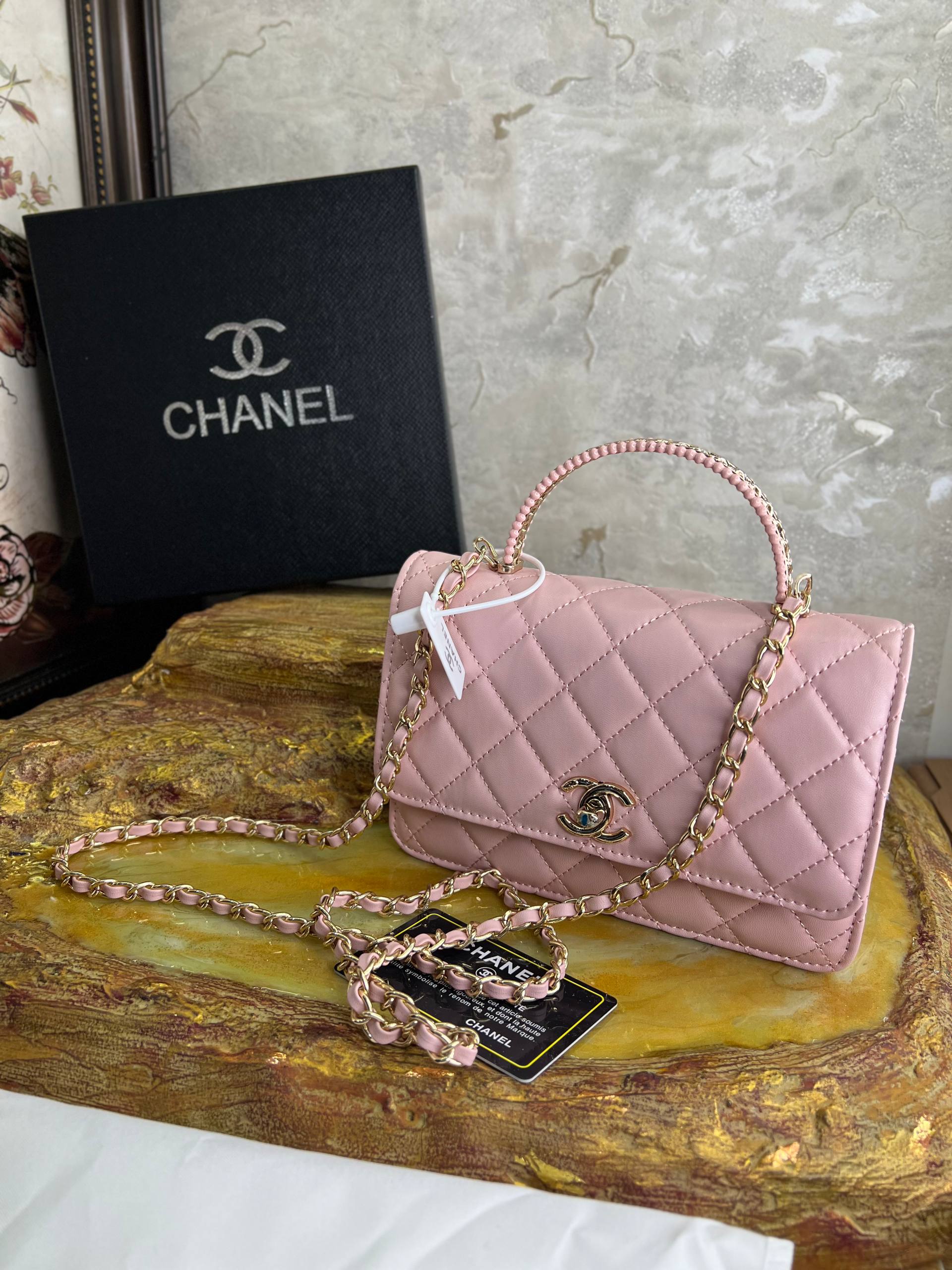 CH@NEL Mignon en rose  Portefeuille à chaîne CH@NEL avec poignée supérieure