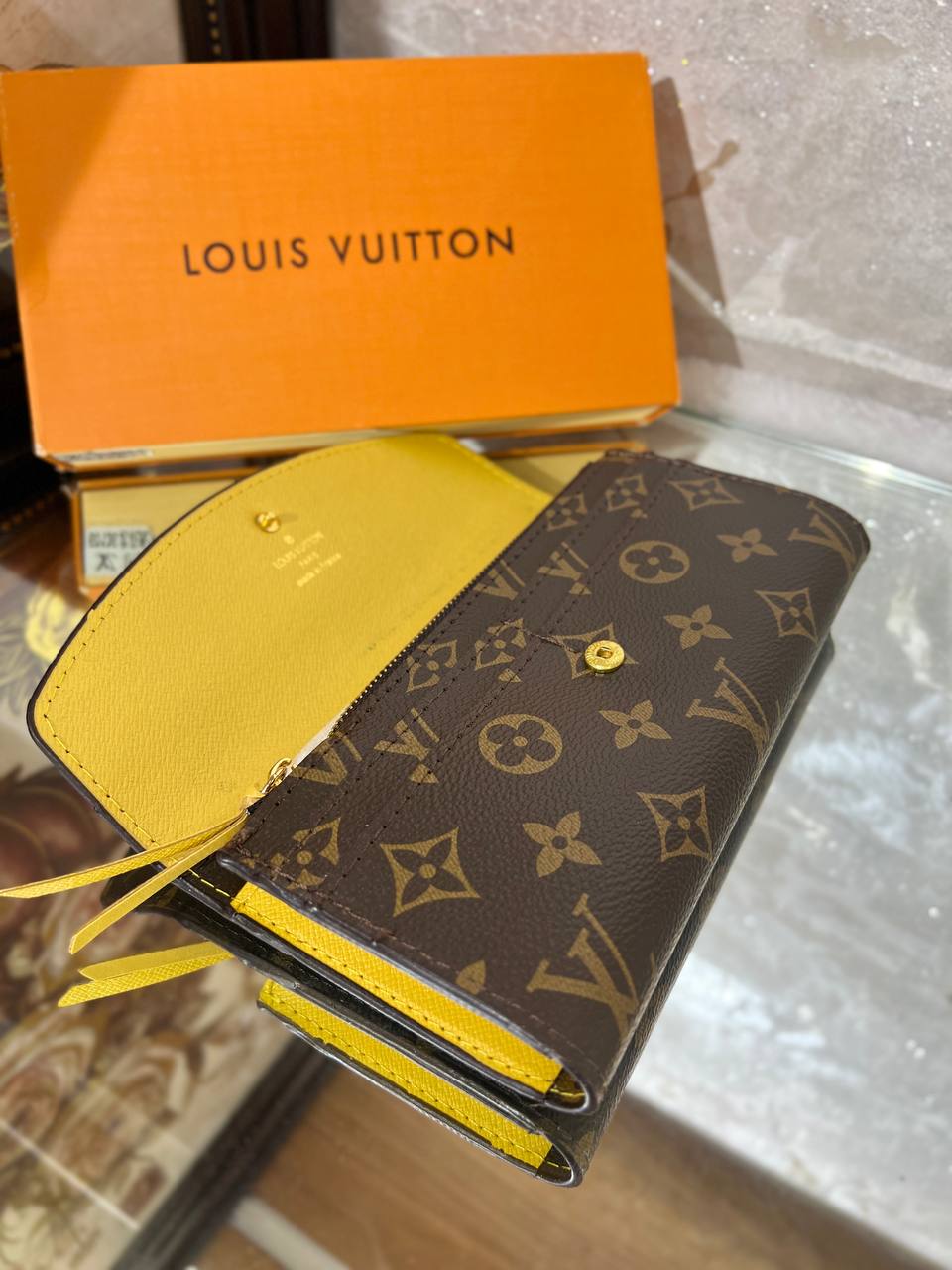 LV Portefeuille long Emilie Monogram Marron
