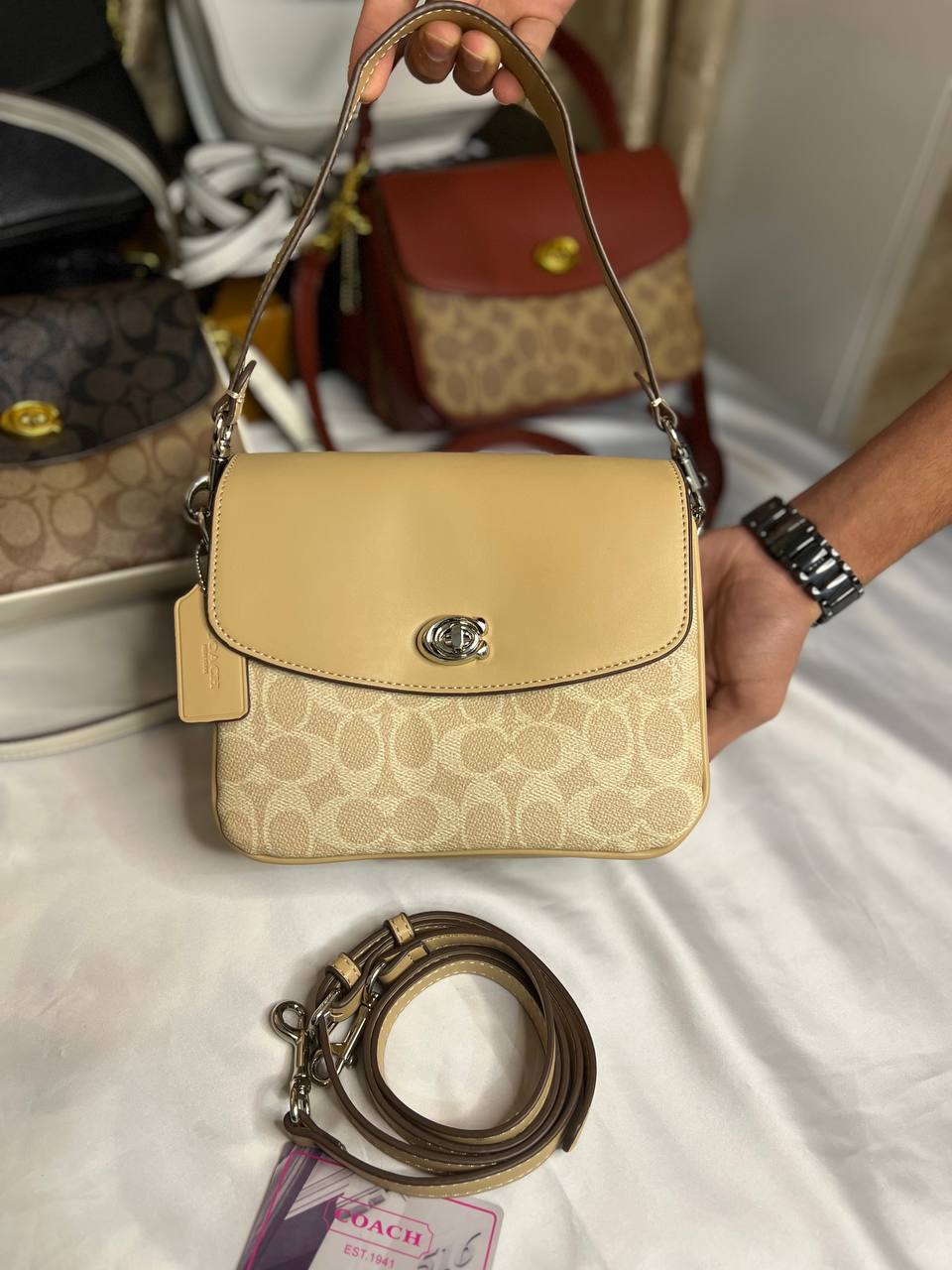 Sac bandoulière Co@ch Cassie 19 pouces couleur craie