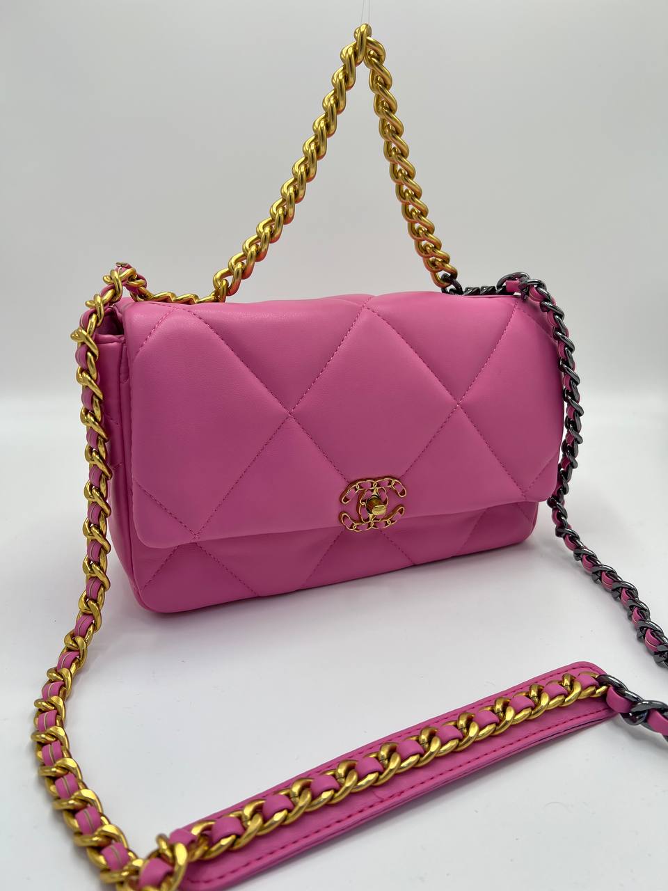 CH@NEL
CHANEL 19 bag 31 series shoulder bag AS1160