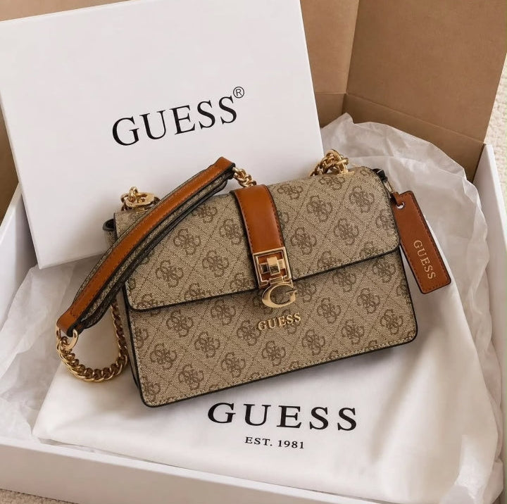 GÛESS Sac bandoulière convertible à rabat Zamira – Logo Latte