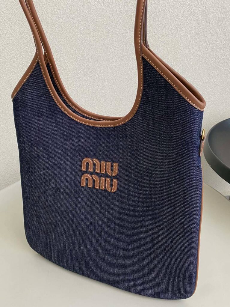 MIÛ MIÛ 
Cabas Ivy, Bleu