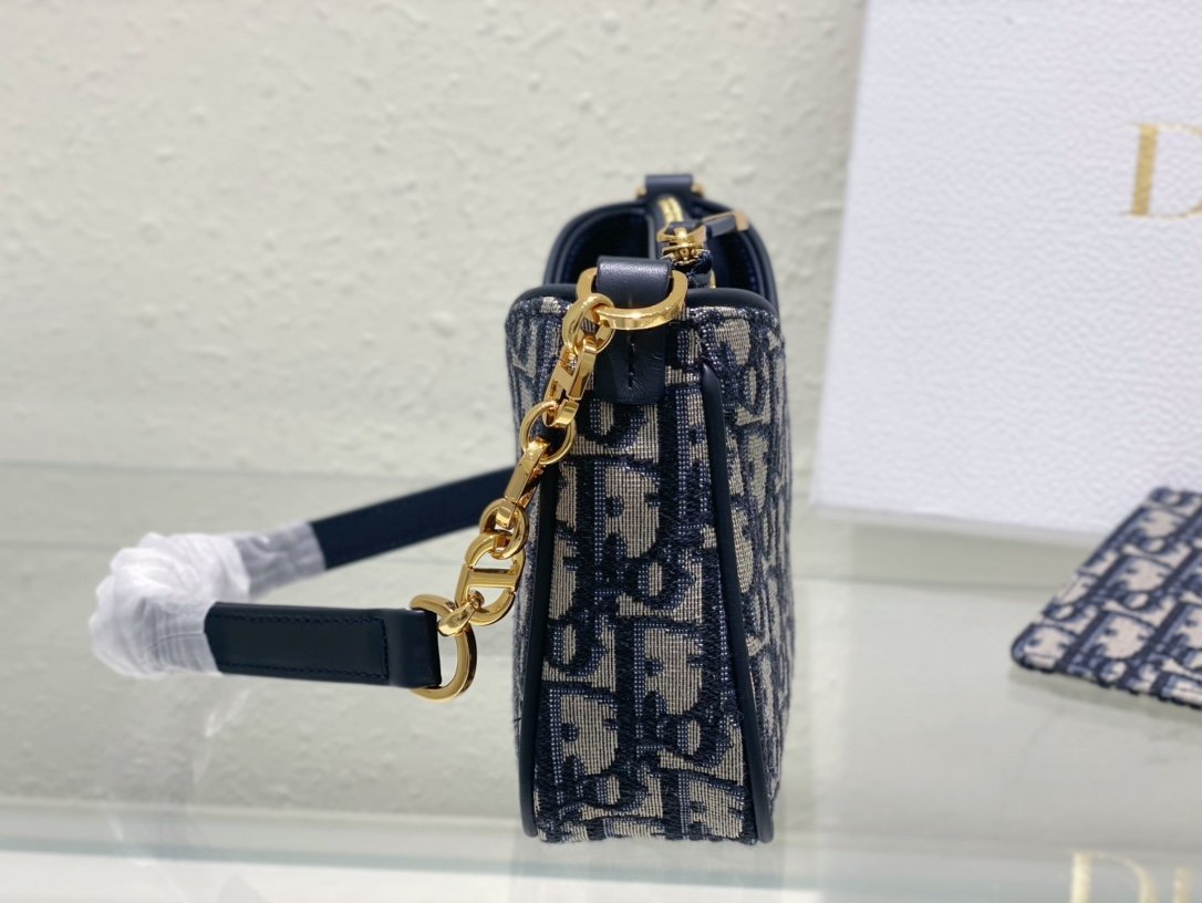 Diôr Montaigne Hobo Avenue Mini Bag