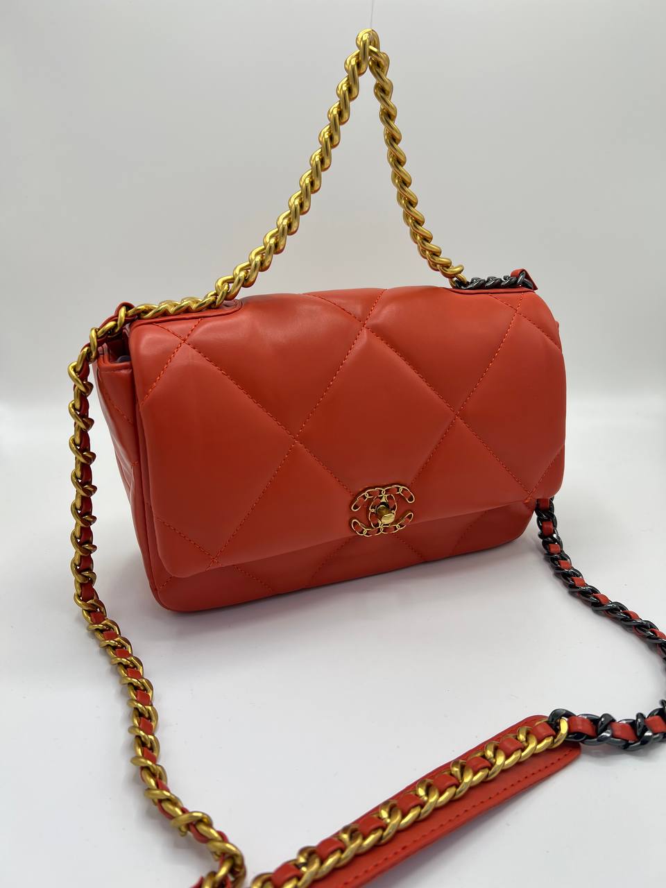 Ch@nel Sac à rabat matelassé orange Chanel 19