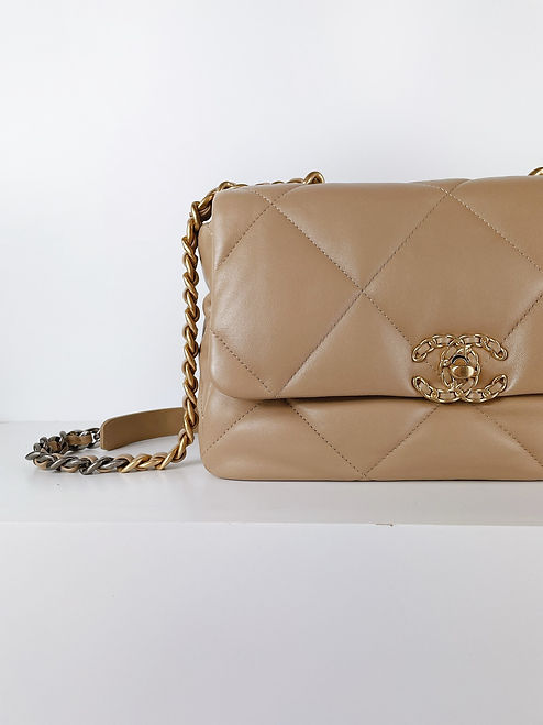 Ch@nel
Sac à main Chanel 19 
Camel