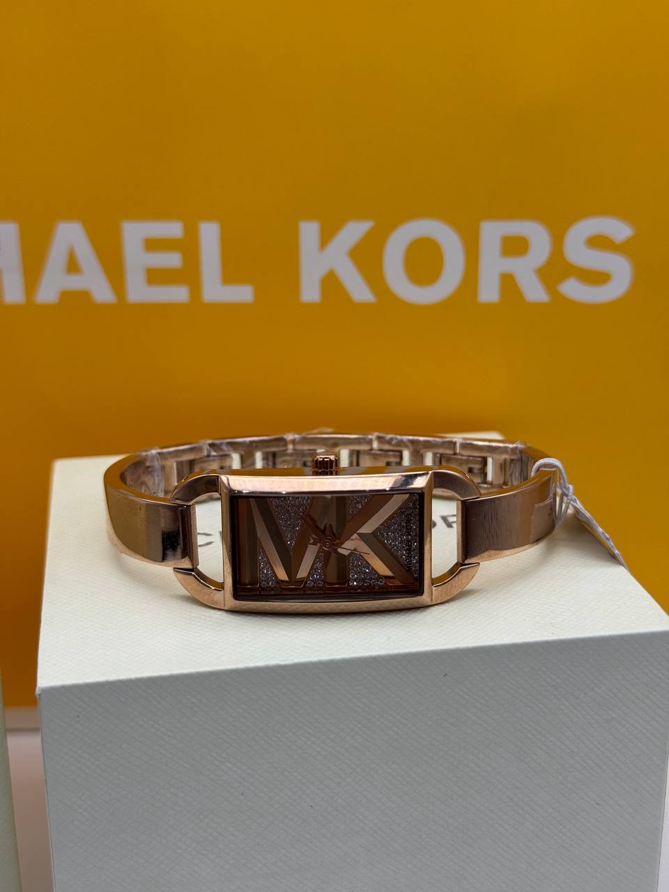 Michael Kors
Montre-bracelet miniature Empire de ton or rose à pavé