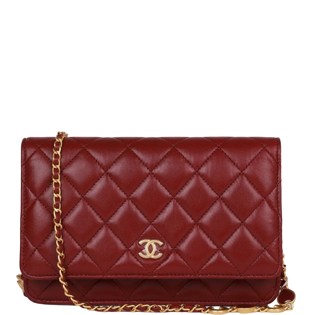 Portefeuille Chanel « Wallet on Chain » (WOC) bordeaux et attributs dorés