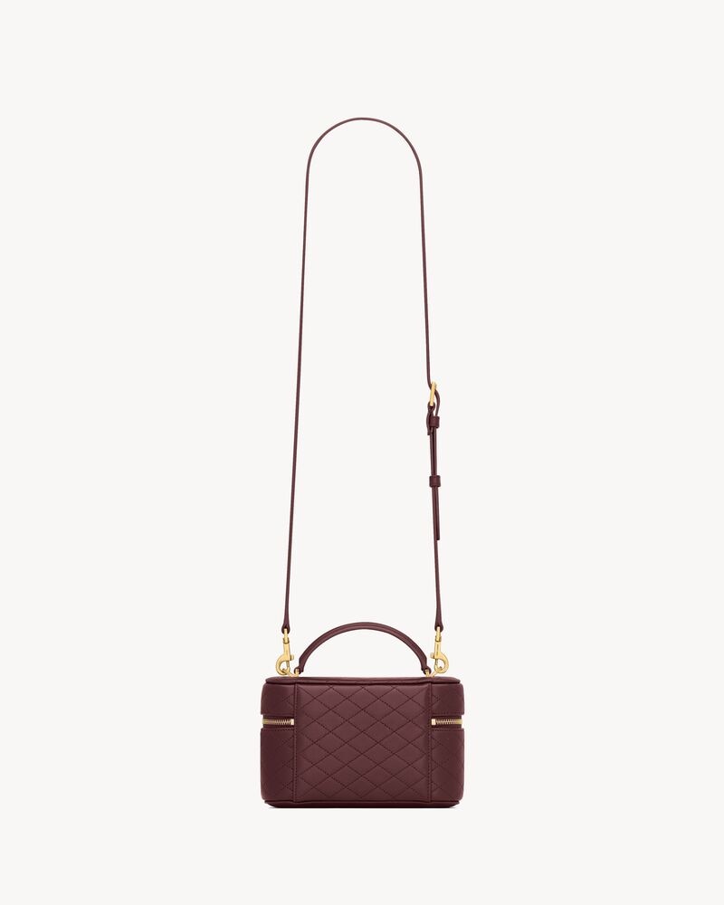 GABY VANITY EN CUIR D’AGNEAU
ROUGE CABERNET