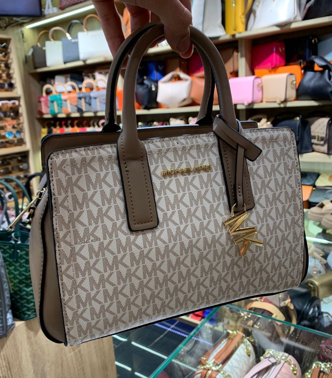 Mich@el Kors
petit cabas Laila à motif monogrammé