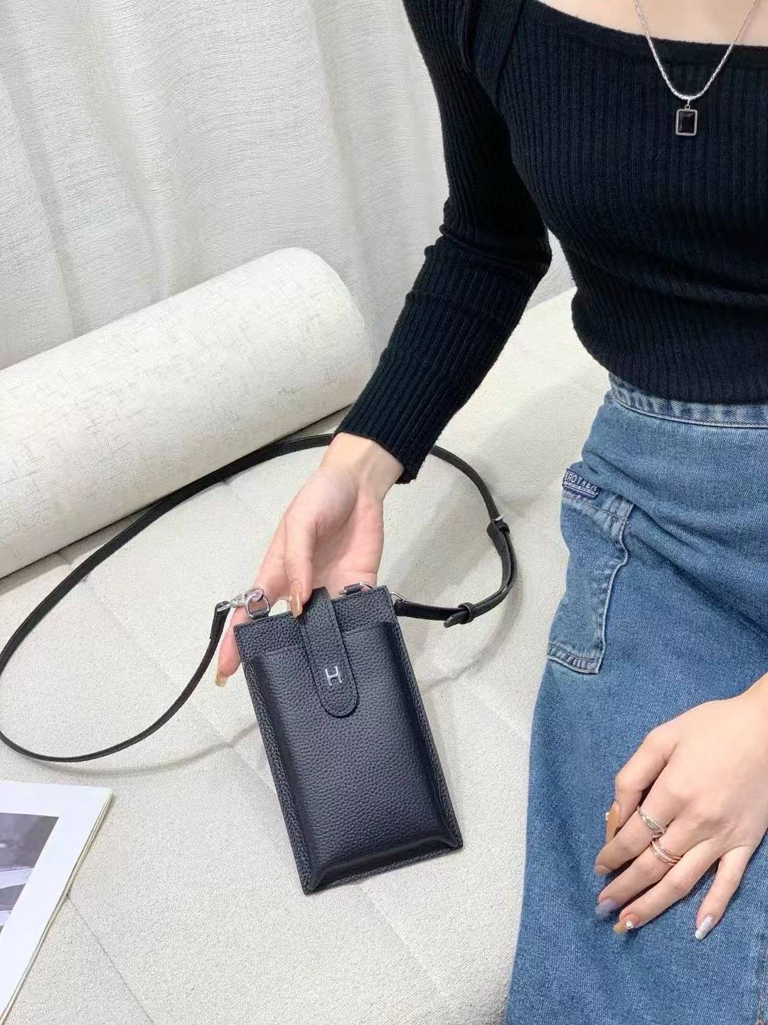 Mini H avec bandoulière