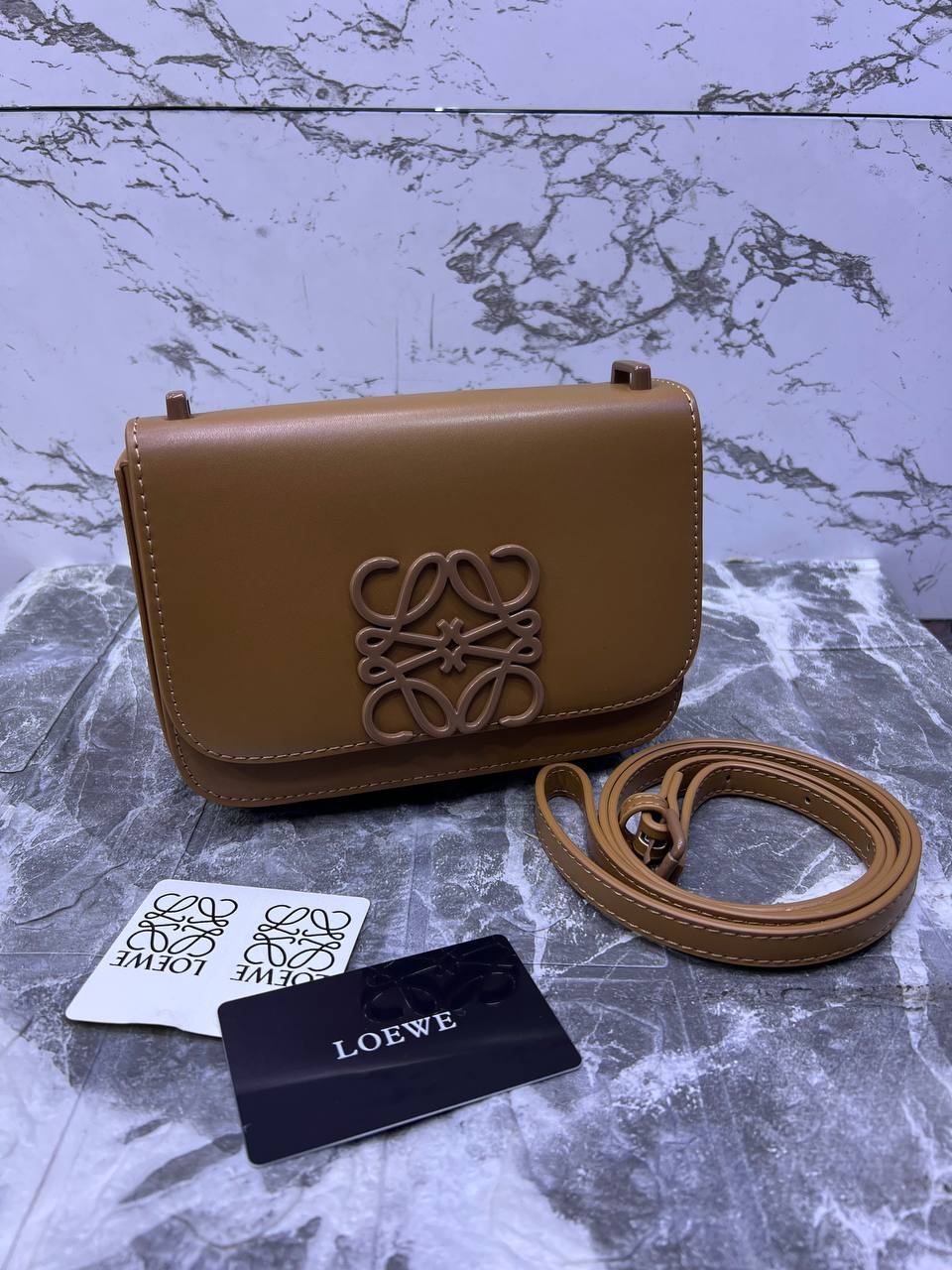 Lôëwe
Sac bandoulière Goya 
Camel,