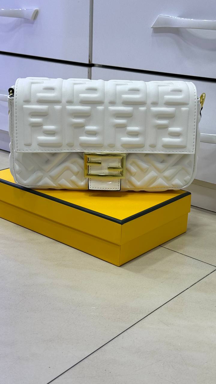 Fêndï Baguette
Sac blanc