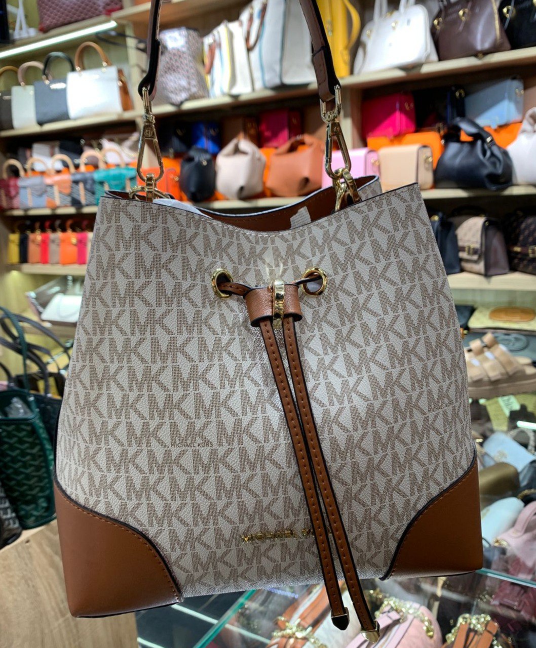 Mich@el Kors Outlet
Petit sac seau Mercer à logo
