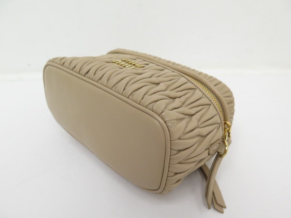 MIÛ MIÜ 
SACS A MAIN nappa matelasse  porté bandoulière