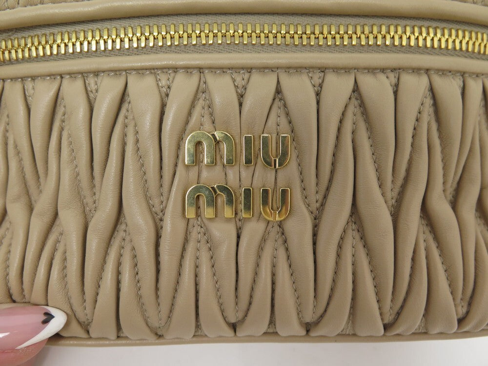 MIÛ MIÜ 
SACS A MAIN nappa matelasse  porté bandoulière