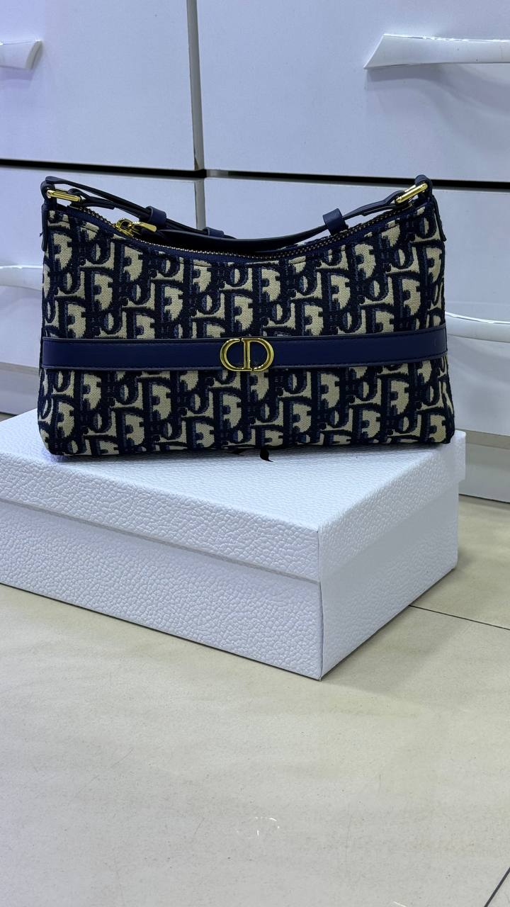 Di*r Mini sac Cigale 30 Montaigne
Toile jacquard Dior Oblique bleu