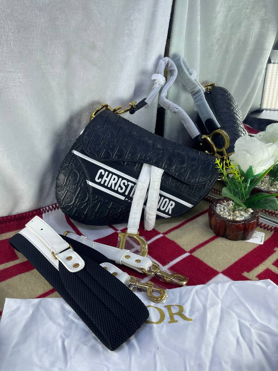 Sac Diôr Sacoche Saddle en cuir noir griffé