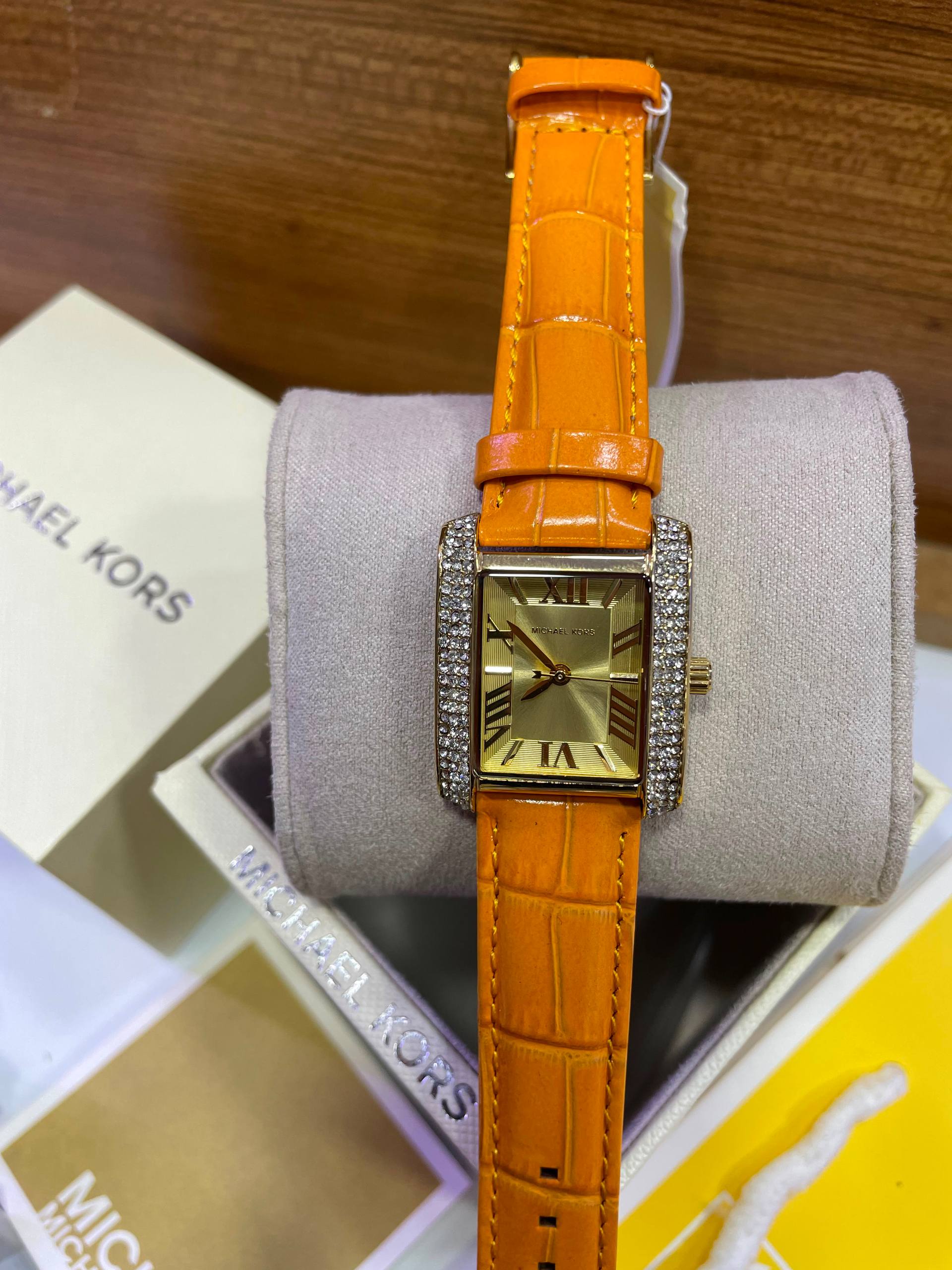 Montre Michael Kors Emery en cuir gaufré à pavé de ton or et à motif de crocodile,MK2983