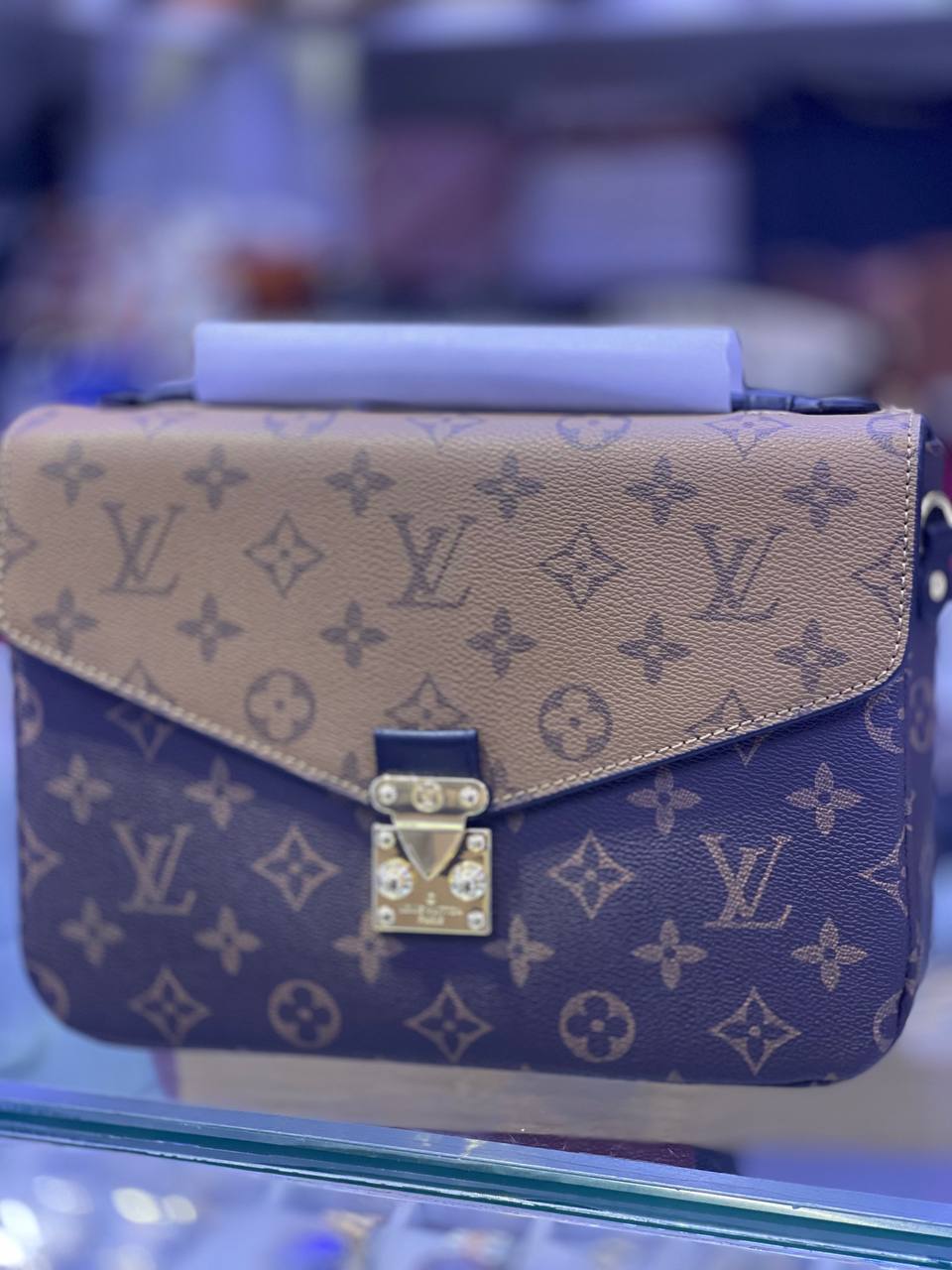 LV Pochette Métis En cuir