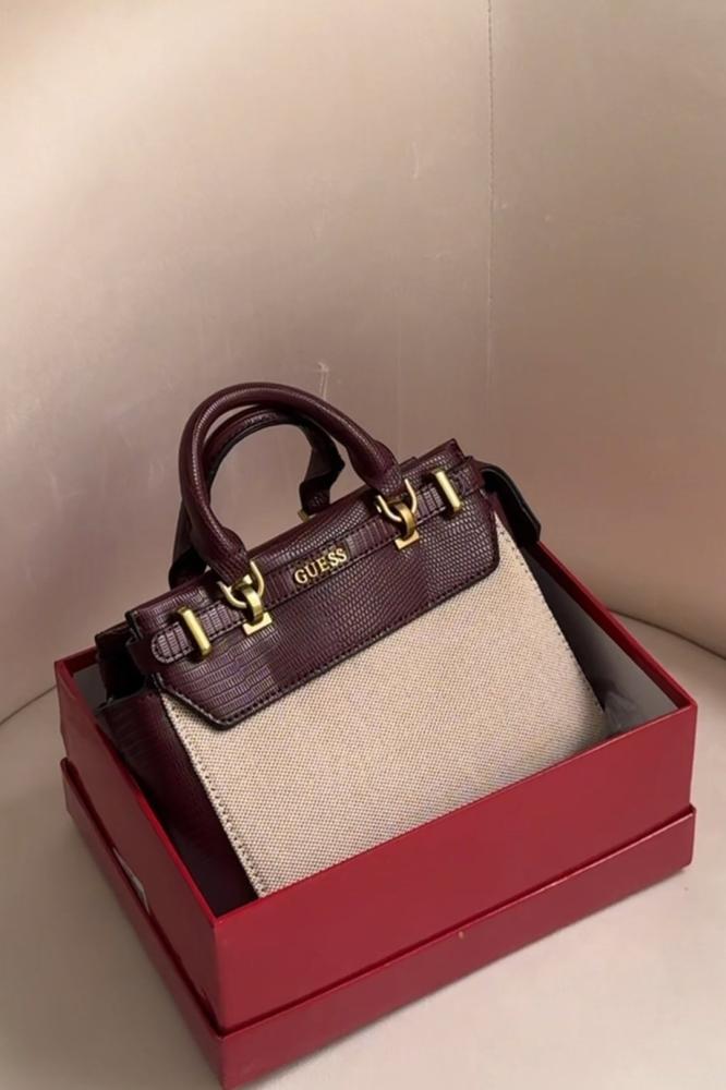 Gûess Bag  une élégance incomparable avec une touche de modernité
