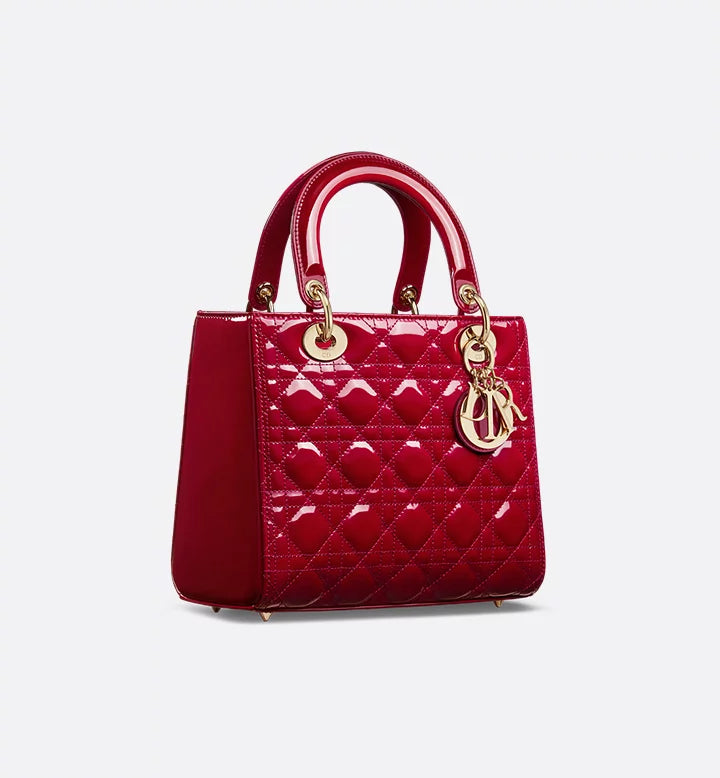 Sac Ladÿ Diôr Medium
de veau Cannage verni rouge cerise
