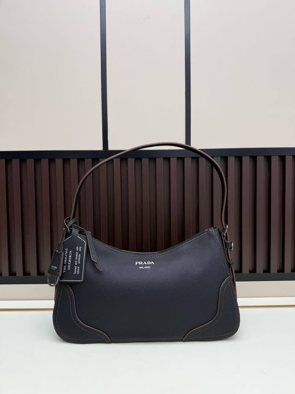 Grand sac porté épaule en cuir Prada Aimée