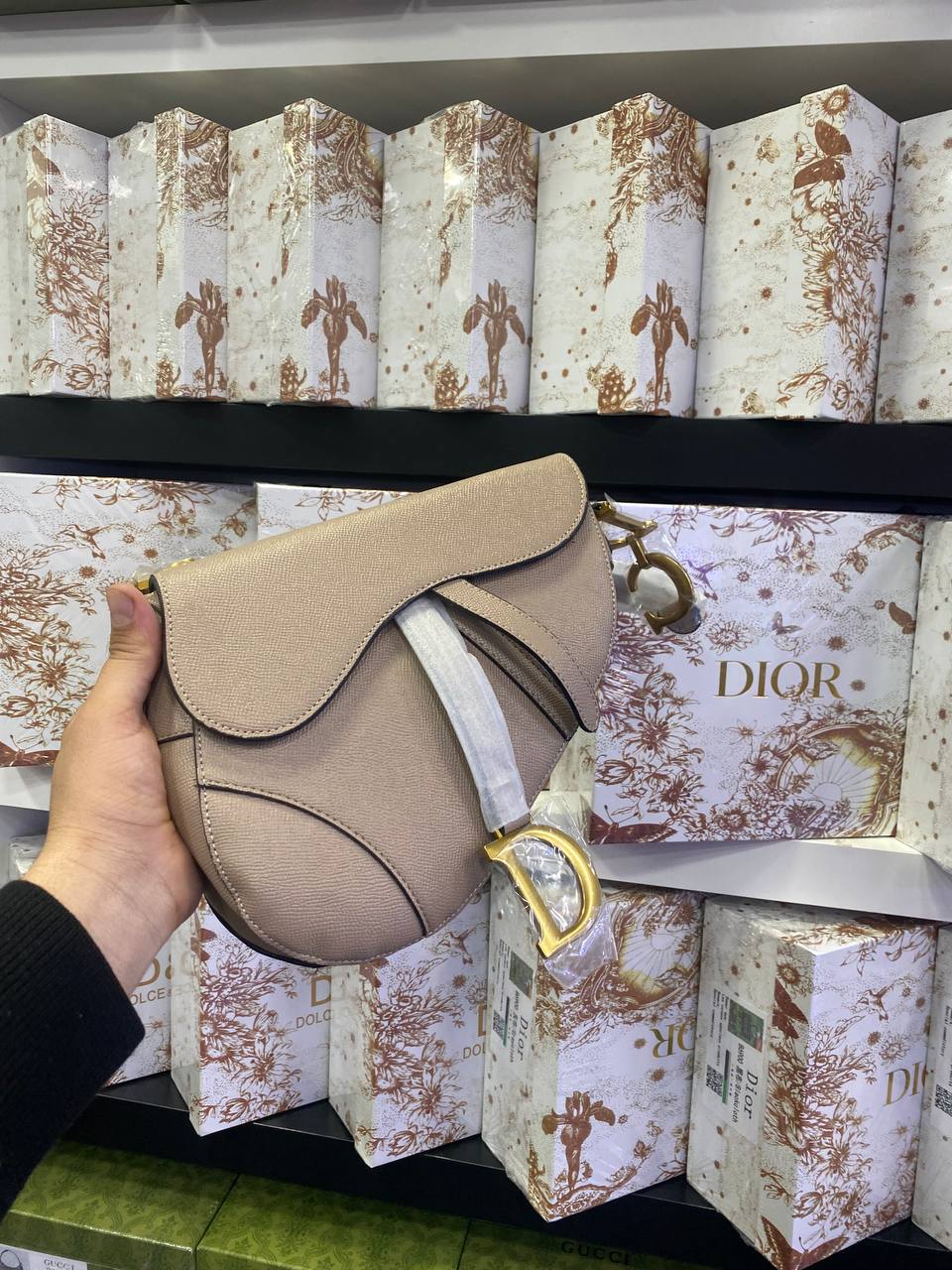 Sac Saddlê à bandoulière de veau grainé beige poudre