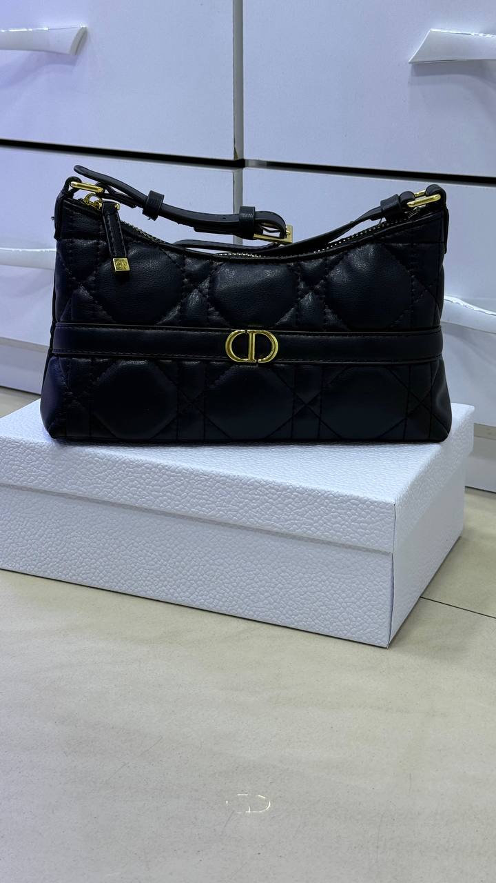 Diôr Mini sac Cigale Miss Caro
d'agneau Macrocannage noir