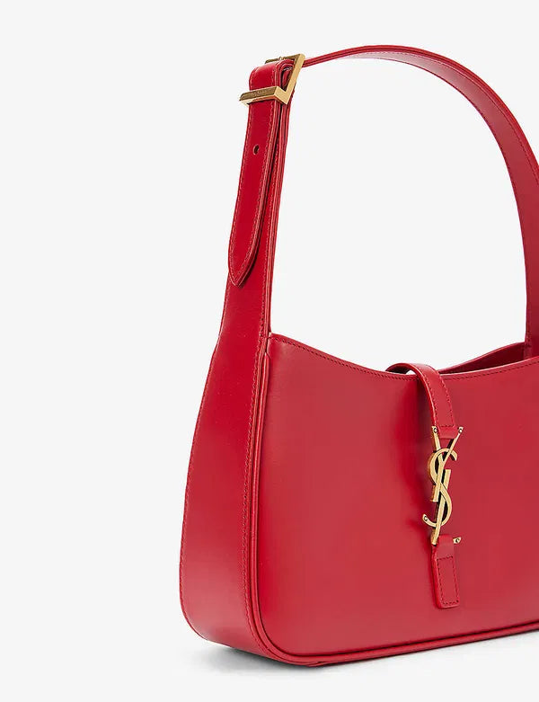 S@INT LAURENT
Le 5 à 7 Monogram Shoulder Bag