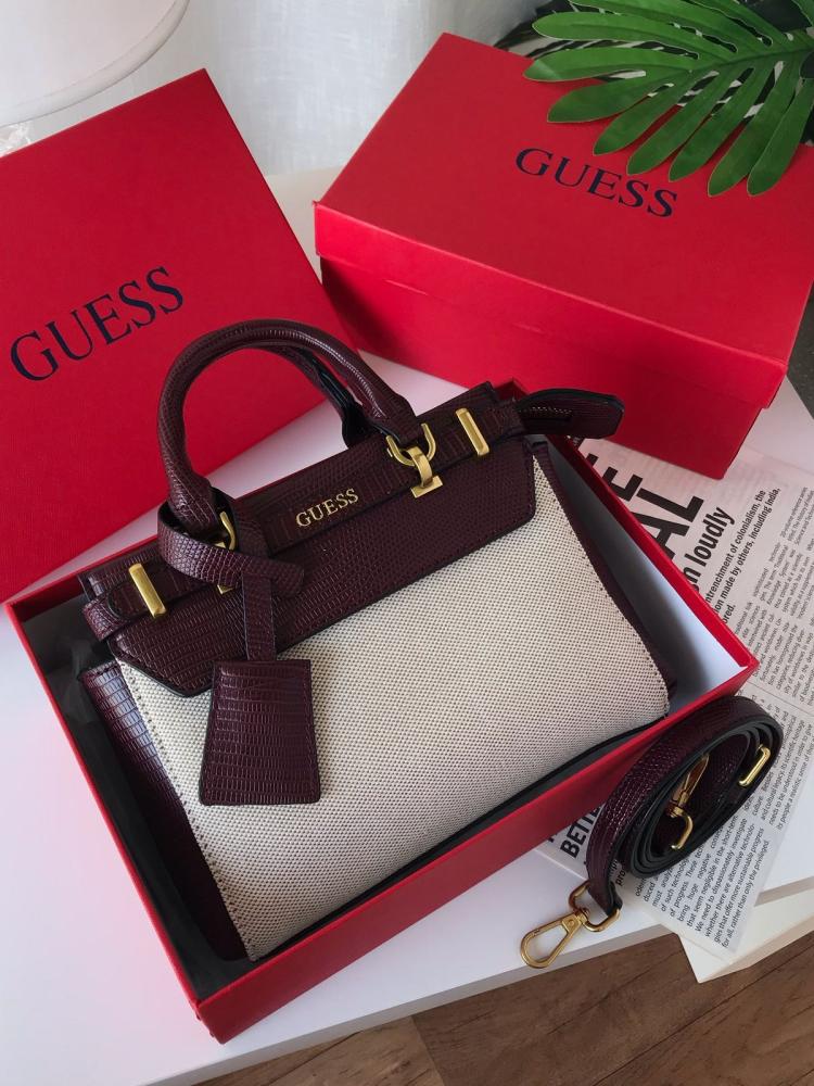 Gûess Bag  une élégance incomparable avec une touche de modernité