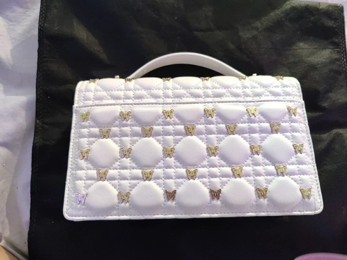 Mini sac My Diôr
d'agneau Cannage blanc et studs dorés Dior Cabinet de Curiosités