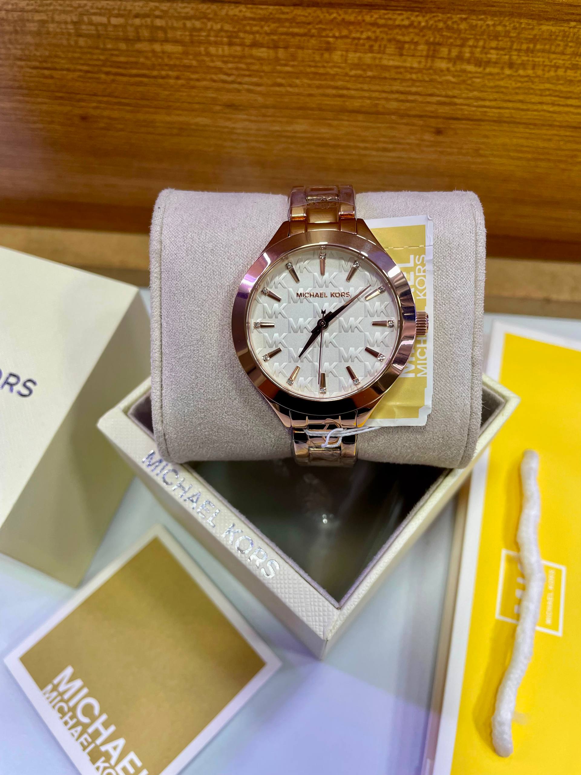Michael Kors Outlet
Montre Aspyn de ton or rose