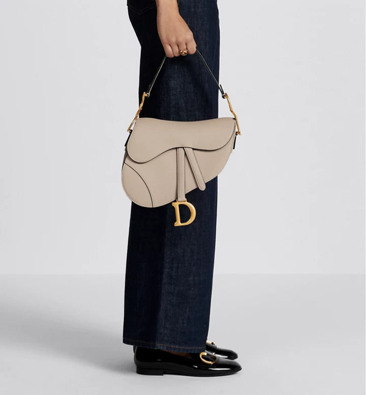Sac Saddlê à bandoulière de veau grainé beige poudre