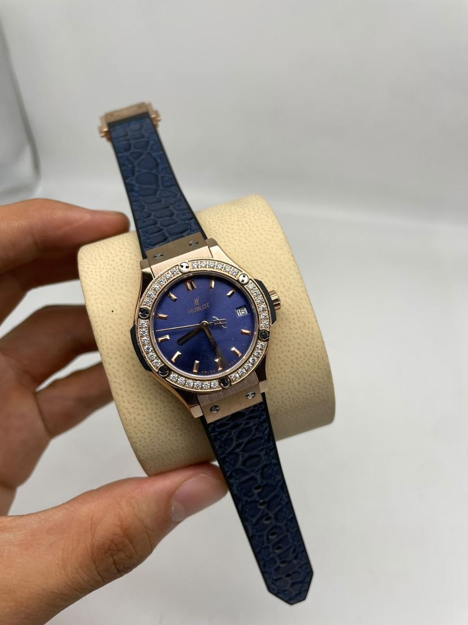 Montre Hublot Classic Fusion Blue
King Gold Blue Diamonds 33mm
