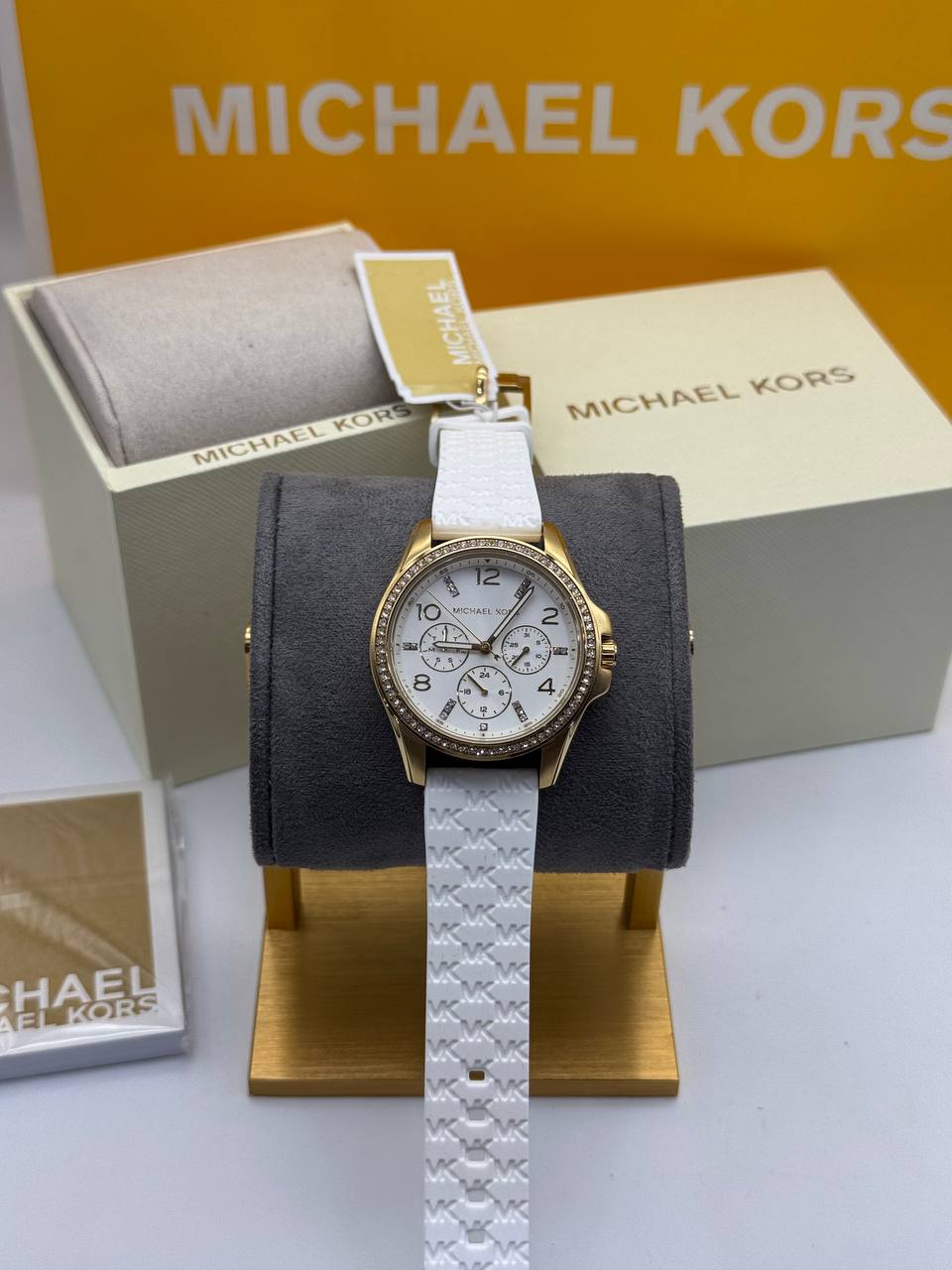 Michael Kors Outlet
Montre Pilot miniature dorée en silicone à pavé et à logo