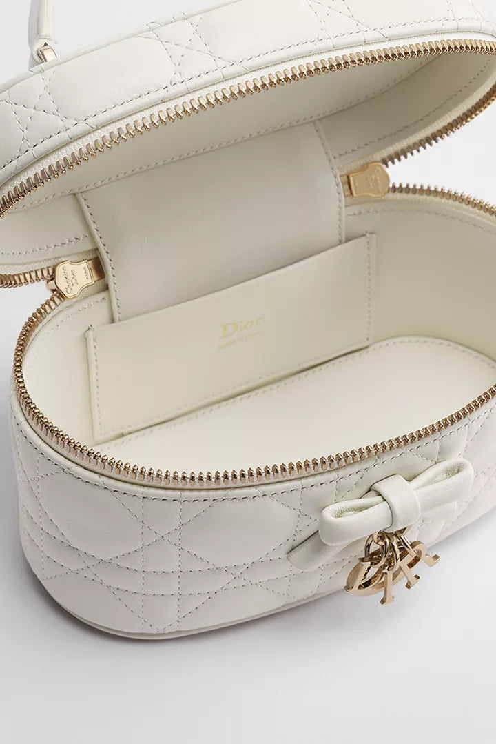 Dior Mini vanity
Cuir d'agneau Cannage