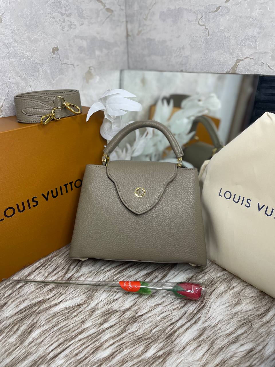 LV Capucines BB