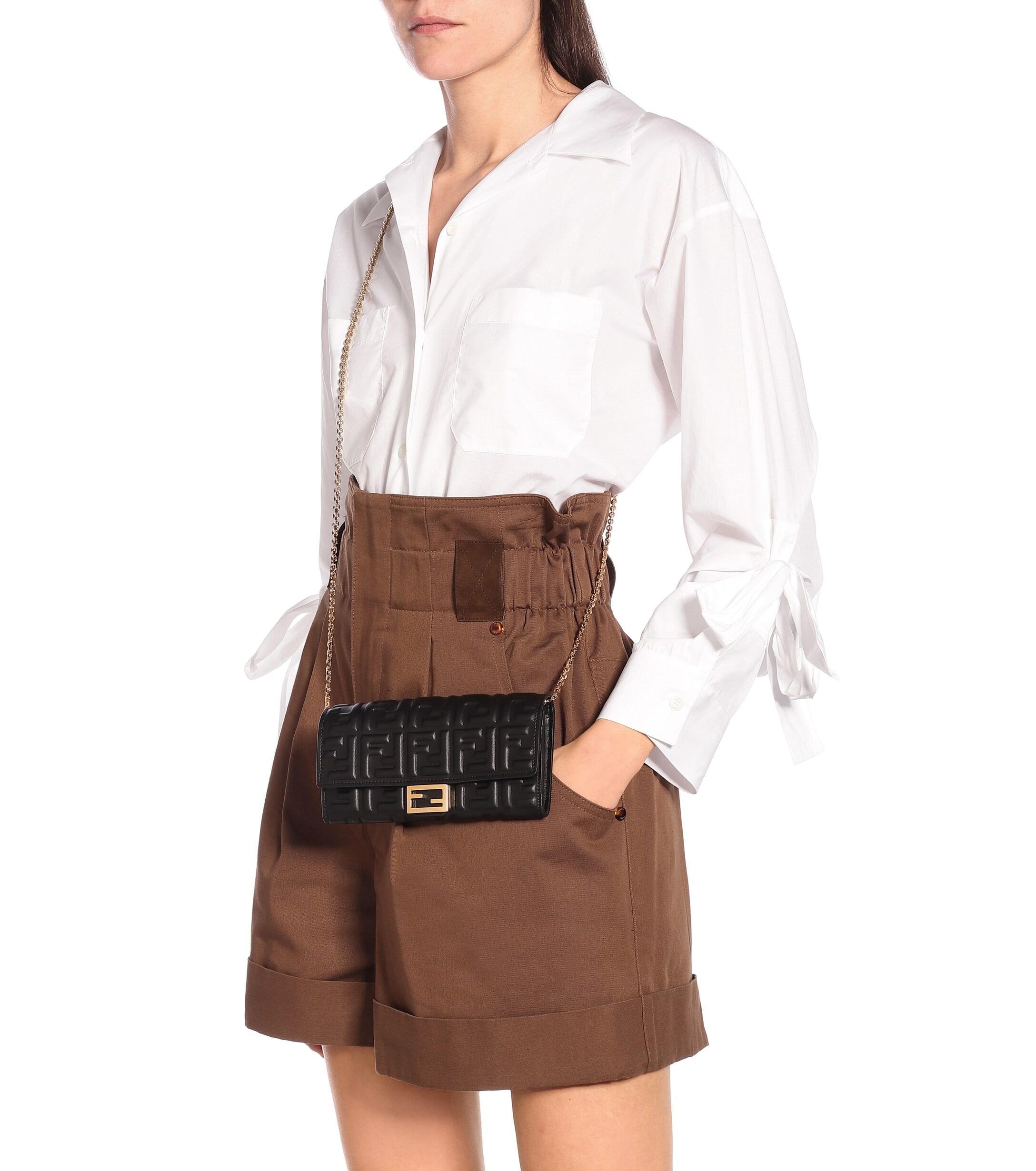 Fêndï Continental Baguette Noir Nappa Gaufré FF Portefeuille sur Chaîne