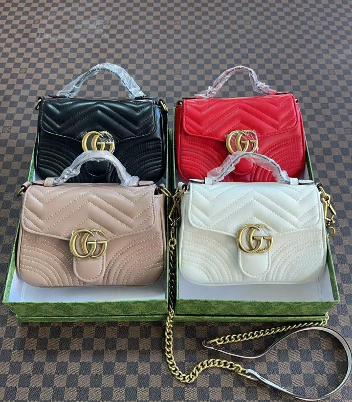 GG Sac à main GG Marmont  blanc à chevrons avec poignée supérieure