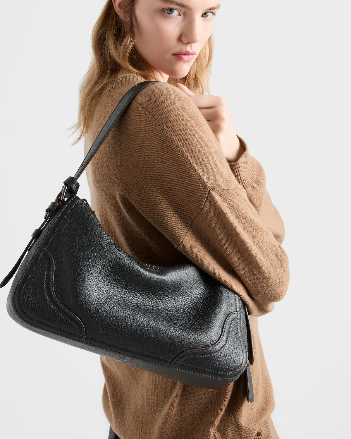 Grand sac porté épaule en cuir Prada Aimée