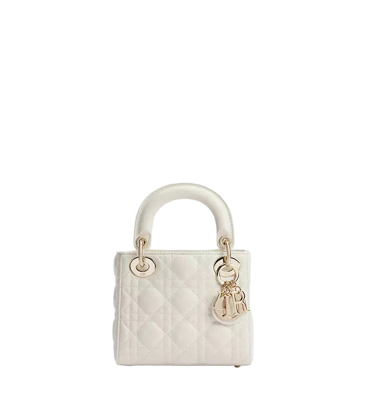 Sac Lady Dior Mini
Cuir d'agneau Cannage couleur latte
