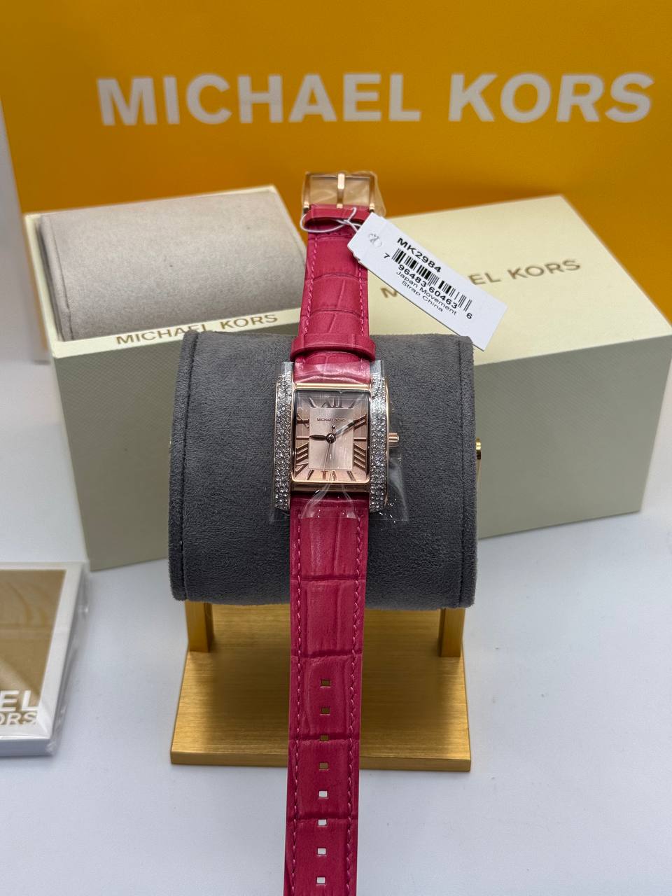 Mich@el Kors
Montre Emery de ton or rose à pavé et à bracelet en cuir gaufré à motif crocodile