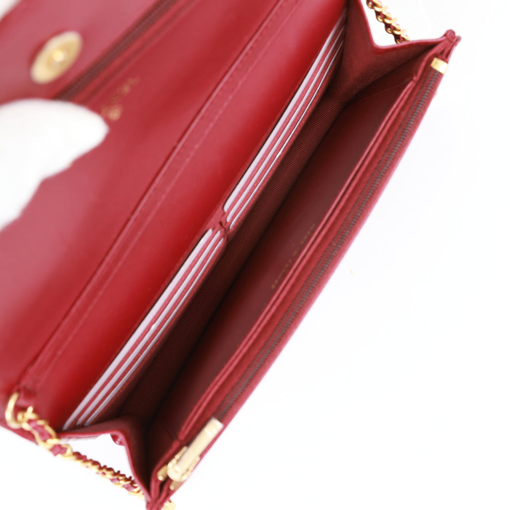 Portefeuille Chanel « Wallet on Chain » (WOC) bordeaux et attributs dorés