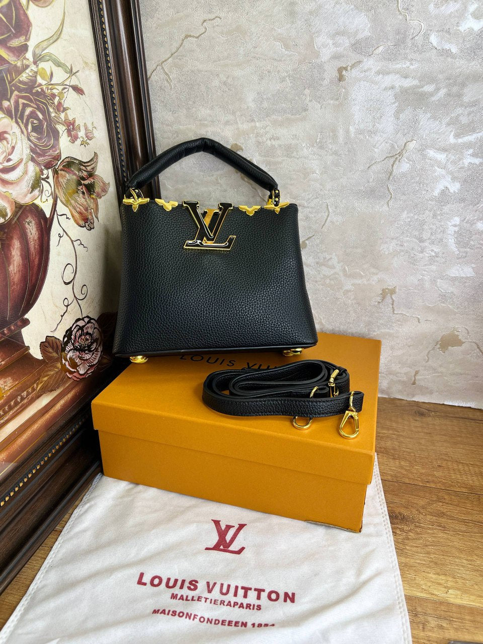 LV Sac Capucines BB