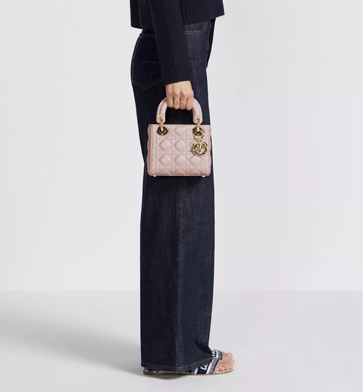 Sac Ladÿ Dior Mini
Cuir d'agneau Cannage rose poudre