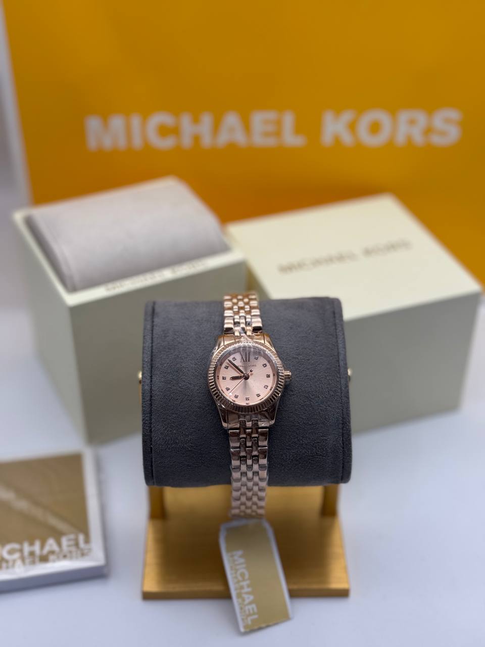 Mich@el Kors
Petite montre Lexington ton or rose avec pierres pavées